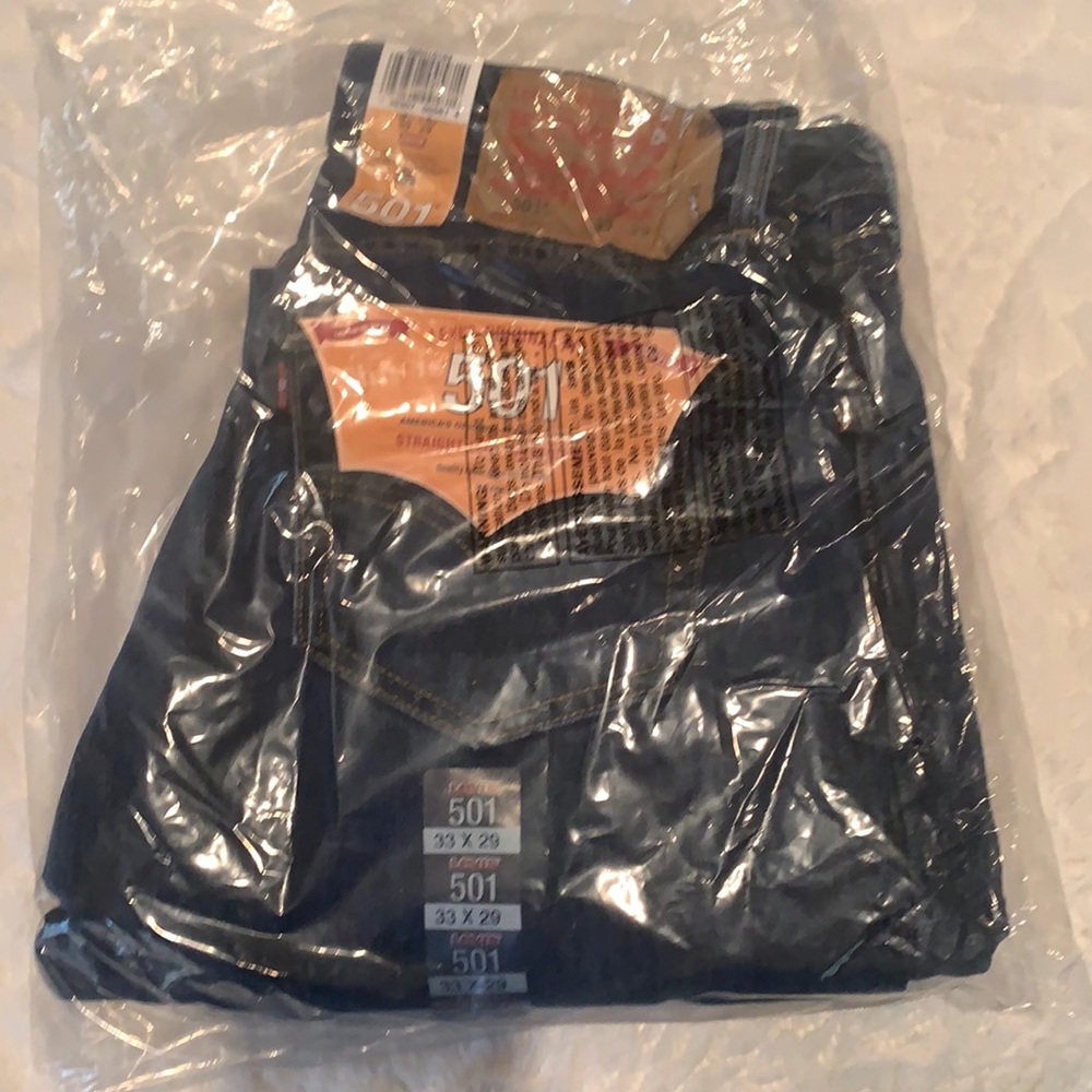 Levi’s 501 33x29 straight leg button fly jeans. NEW!!